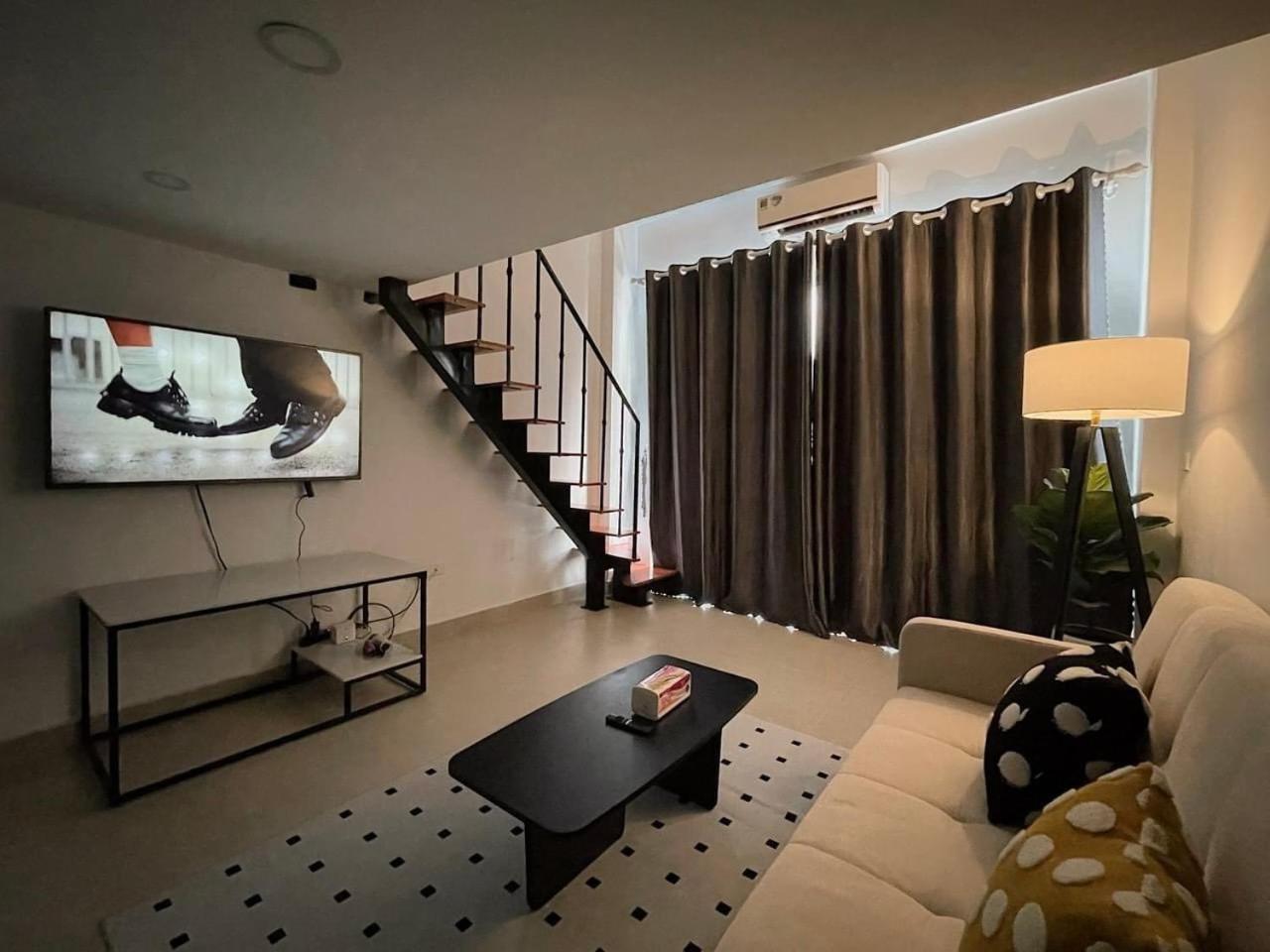 Thechanhsa Duplex Near Train Station Apartment *